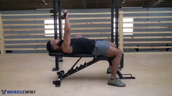 Press de pecho a un brazo con kettlebell