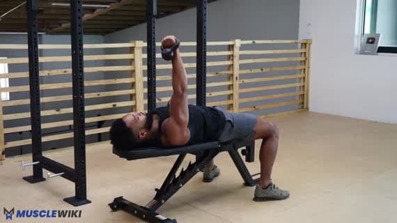 Press de pecho a un brazo con kettlebell