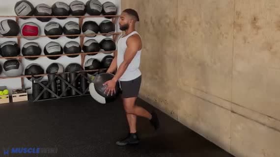 Einbeiniges Kreuzheben mit Medizinball