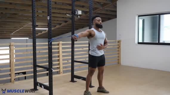 Band – Einarmiges Brustfliegen mit Innenrotation