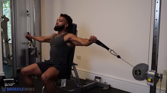 Écarté alterné à la poulie sur banc incliné avec rotation interne des épaules