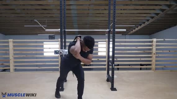 Extension triceps unilatérale à la poulie, buste penché, au-dessus de la tête