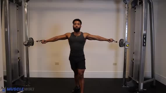 Écarté à la poulie debout alterné en rotation interne sur banc incliné pour les pectoraux