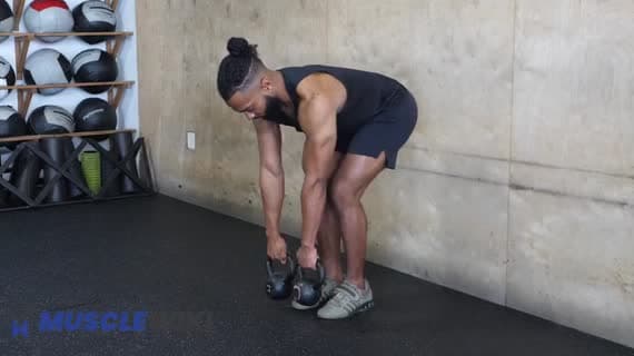 Kettlebell-Rudern für hintere Schulter (beidarmig)