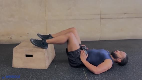 Ponte per i Glutei con Manubrio, Piedi Sollevati